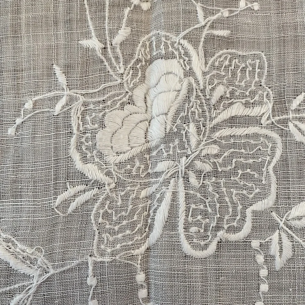 Vintage Handmade Linen Tablecloth 80x62 Floral Embroidered Drawnwork Shabby Chic